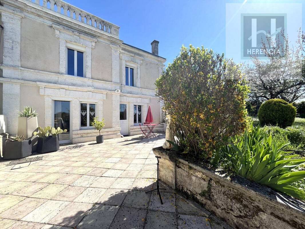Maison à RUELLE-SUR-TOUVRE