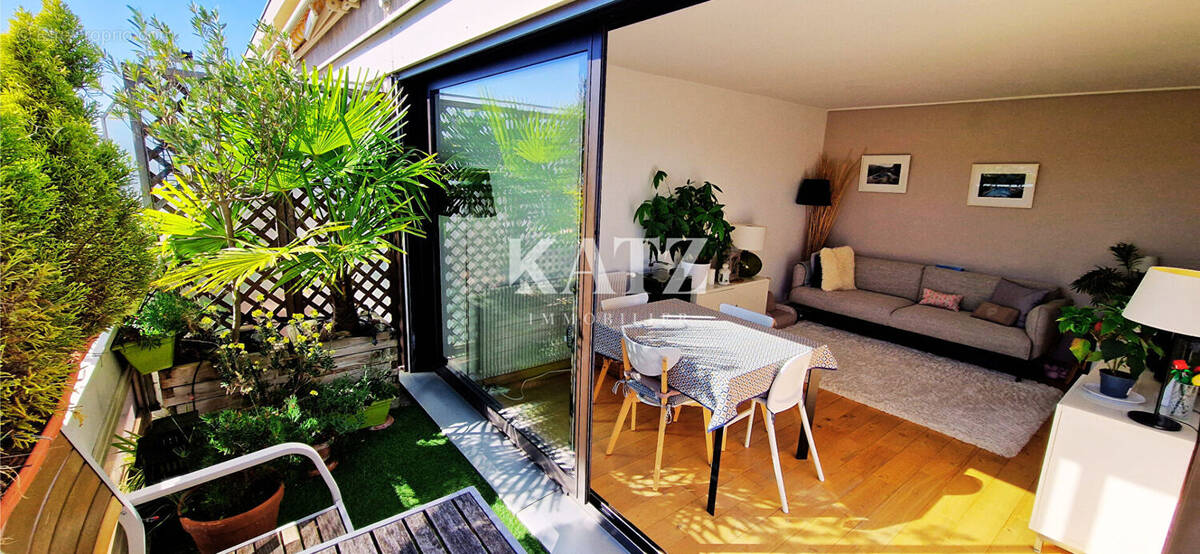 Appartement à PARIS-14E