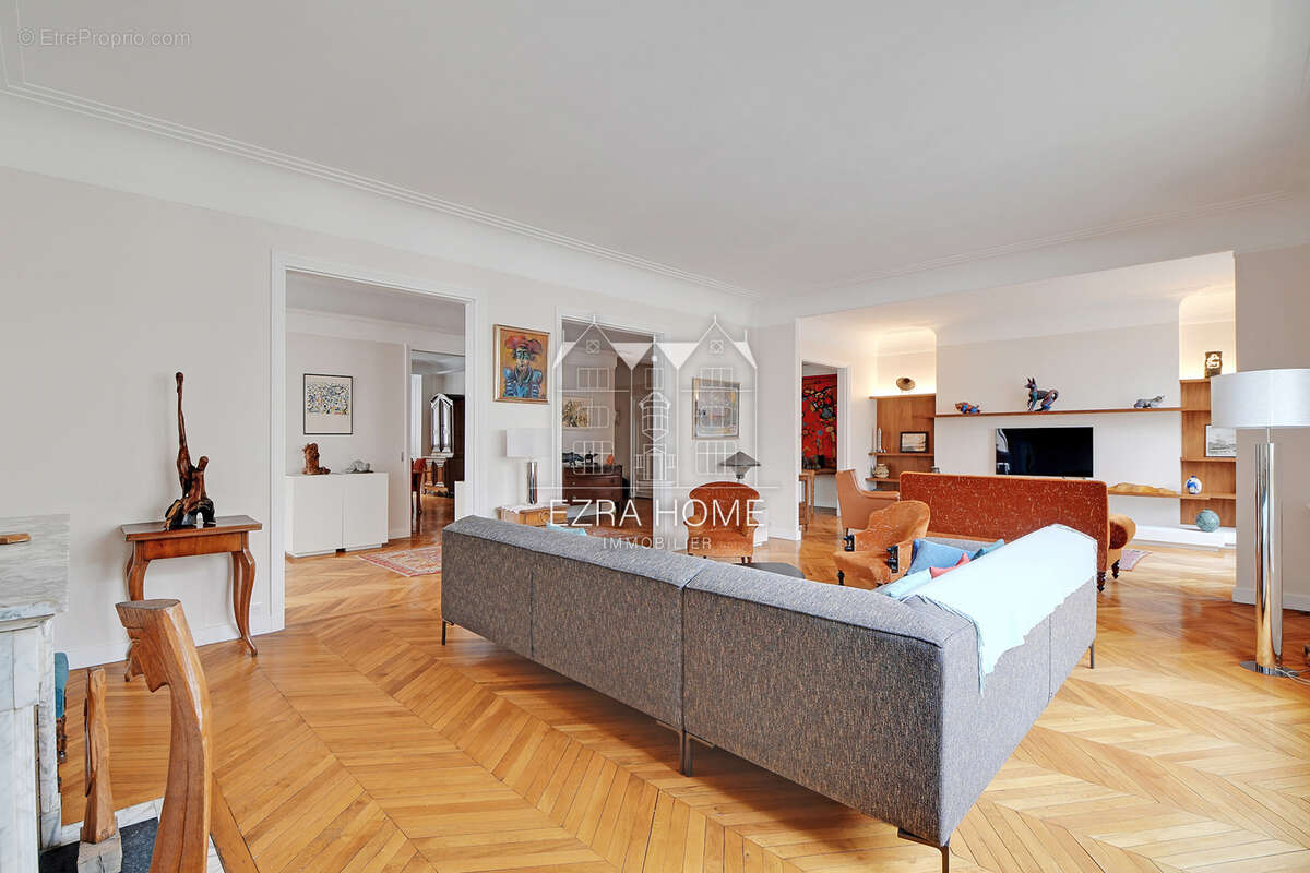Appartement à PARIS-16E
