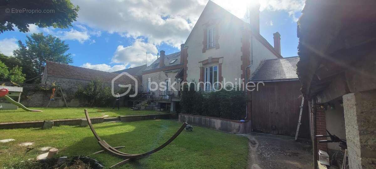 Maison à BEAUNE-LA-ROLANDE