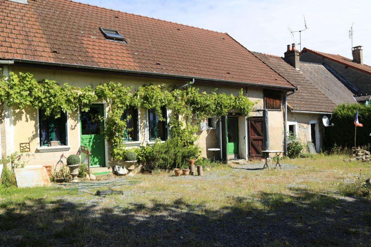 Maison à CHARBONNAT