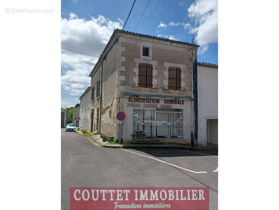 Maison à MONTBRON