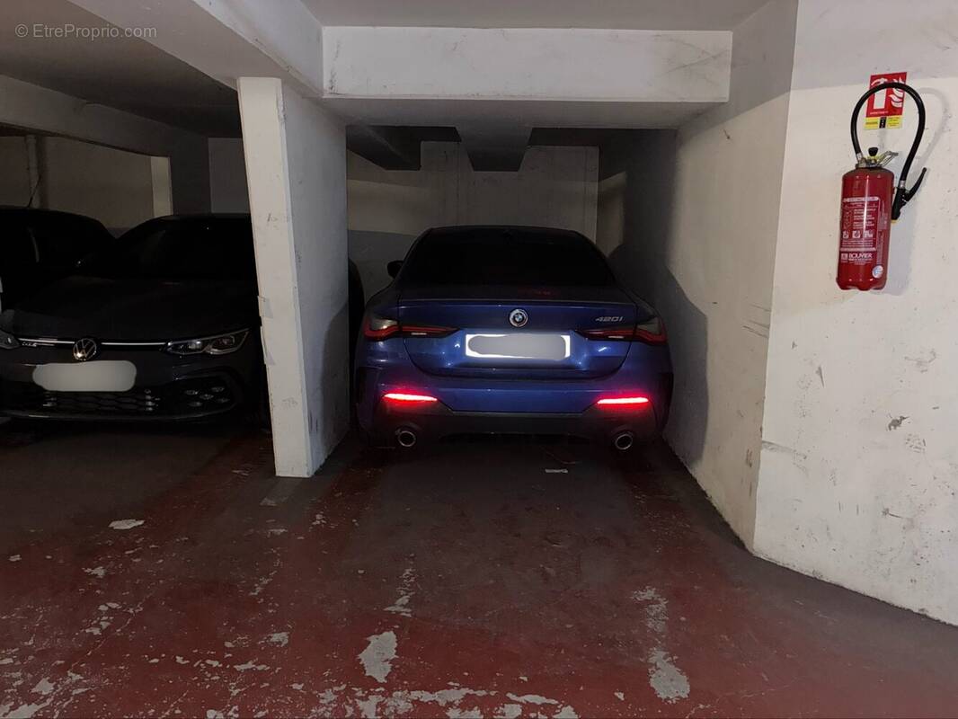Parking à PARIS-11E