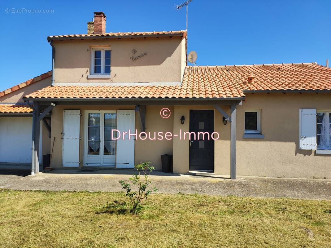 Maison à DOUSSAY