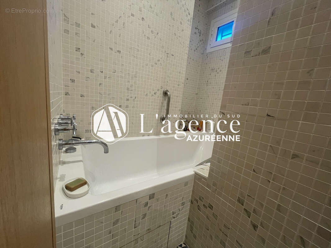 Appartement à SAINT-LAURENT-DU-VAR