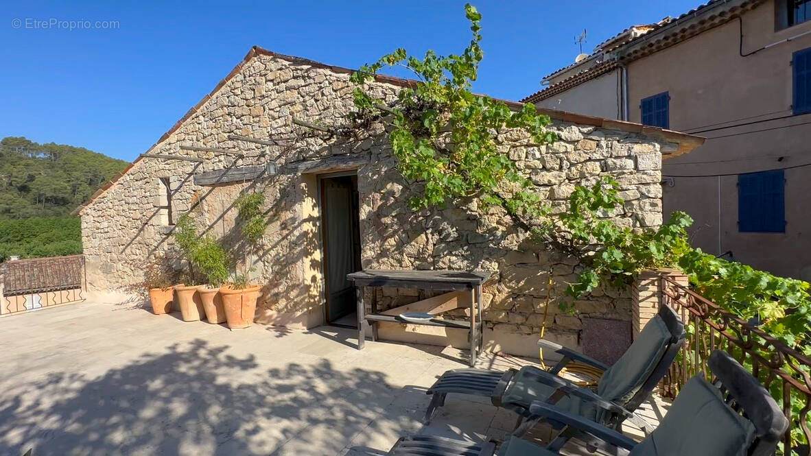 Maison à ENTRECASTEAUX