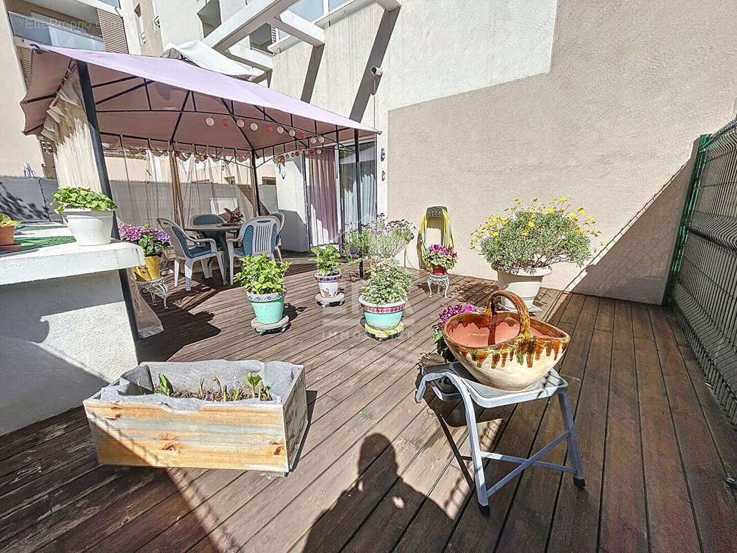 Appartement à SAINT-LAURENT-DU-VAR