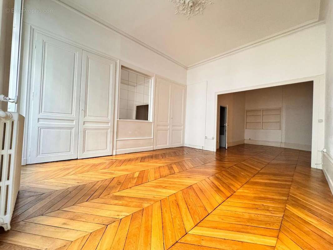   - Appartement à LYON-6E