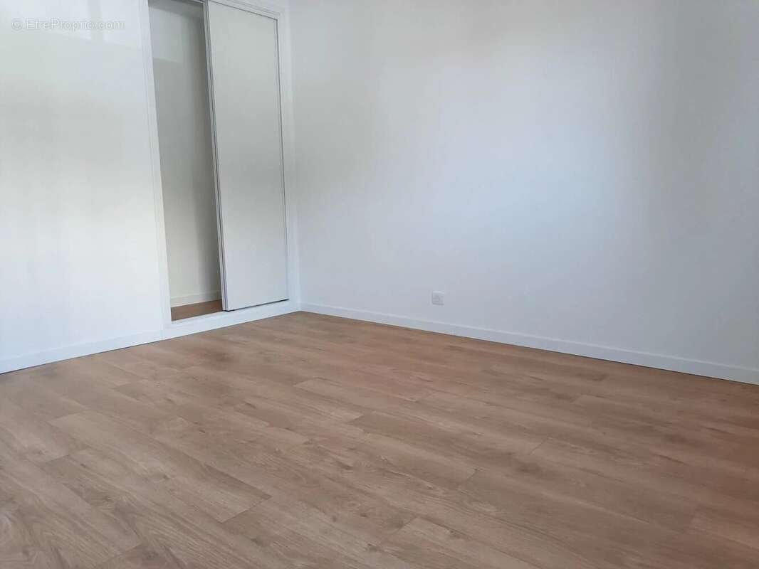 Appartement à SAINT-LAURENT-DU-VAR