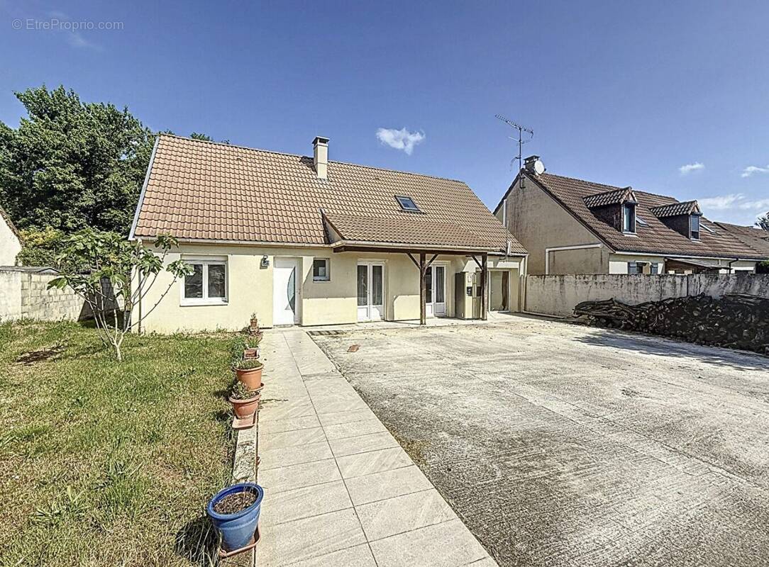 vue à l&#039;entrée de la parcelle  - Maison à SAINT-PATHUS