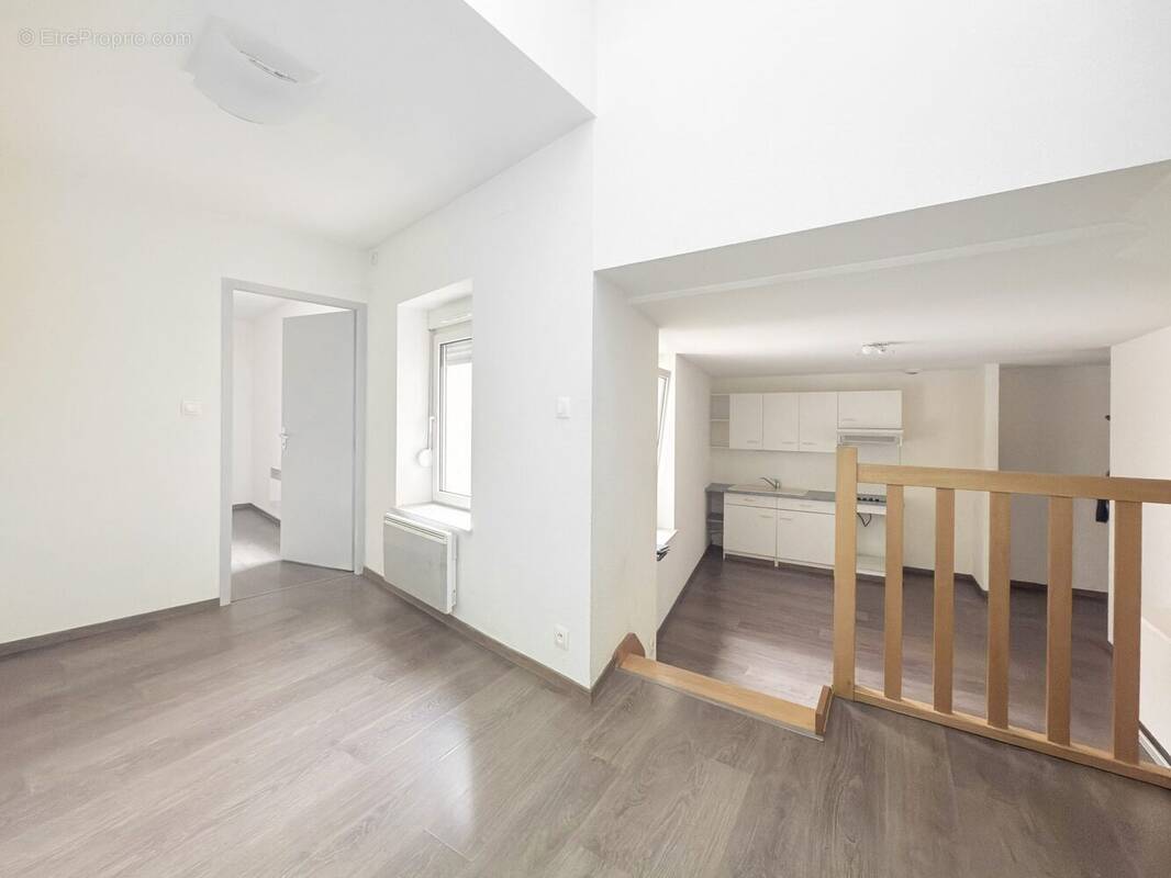 Coin salon/ cuisine - Appartement à EPINAL
