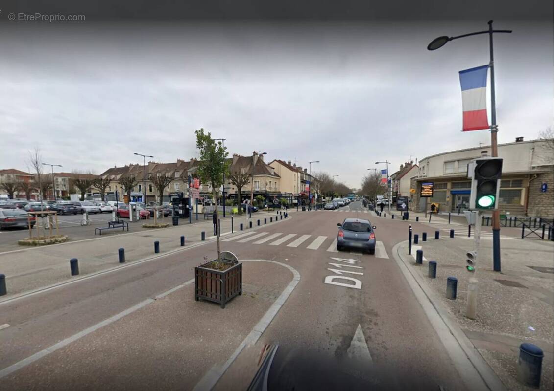 Commerce à DUGNY