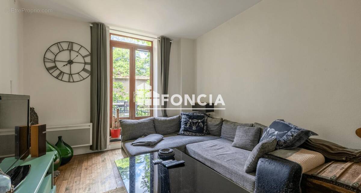 Appartement à CHAZAY-D&#039;AZERGUES
