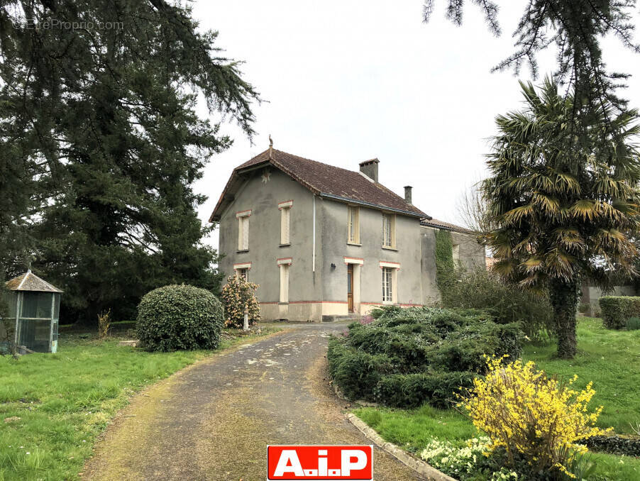Maison à POUZAUGES
