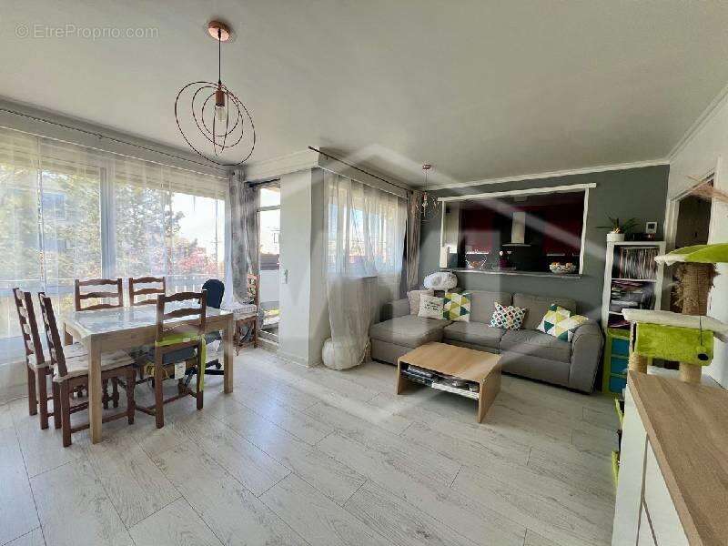 Appartement à COMBS-LA-VILLE