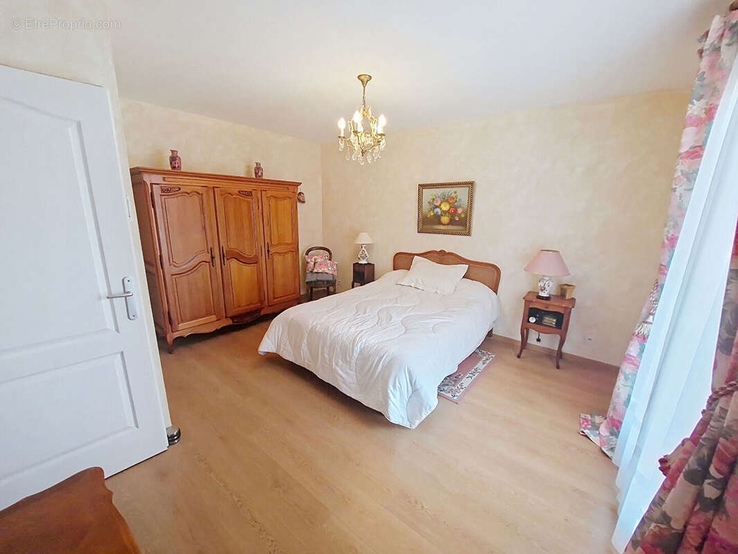 Maison à SURY-LE-COMTAL
