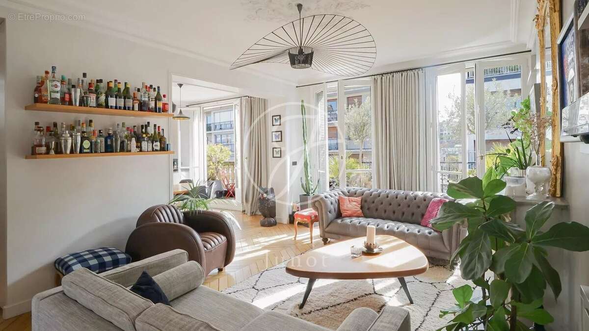 Appartement à PARIS-16E