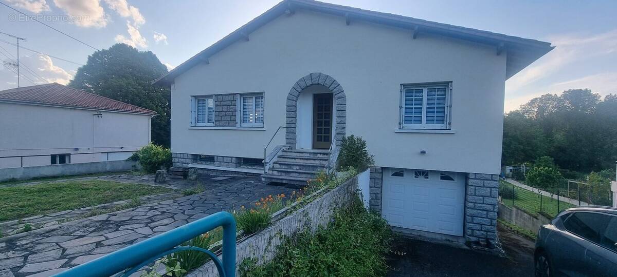 Maison à LA CRECHE