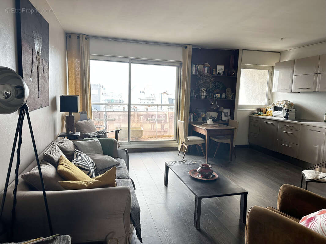 Appartement à PARIS-10E