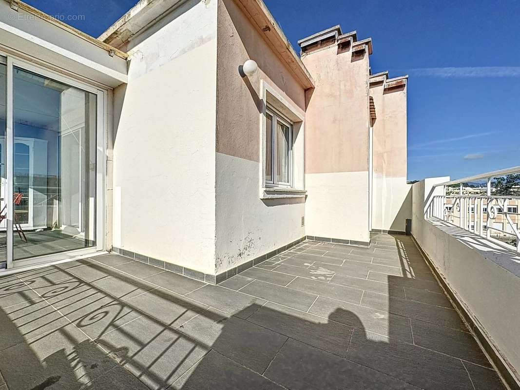 Appartement à SAINT-LAURENT-DU-VAR