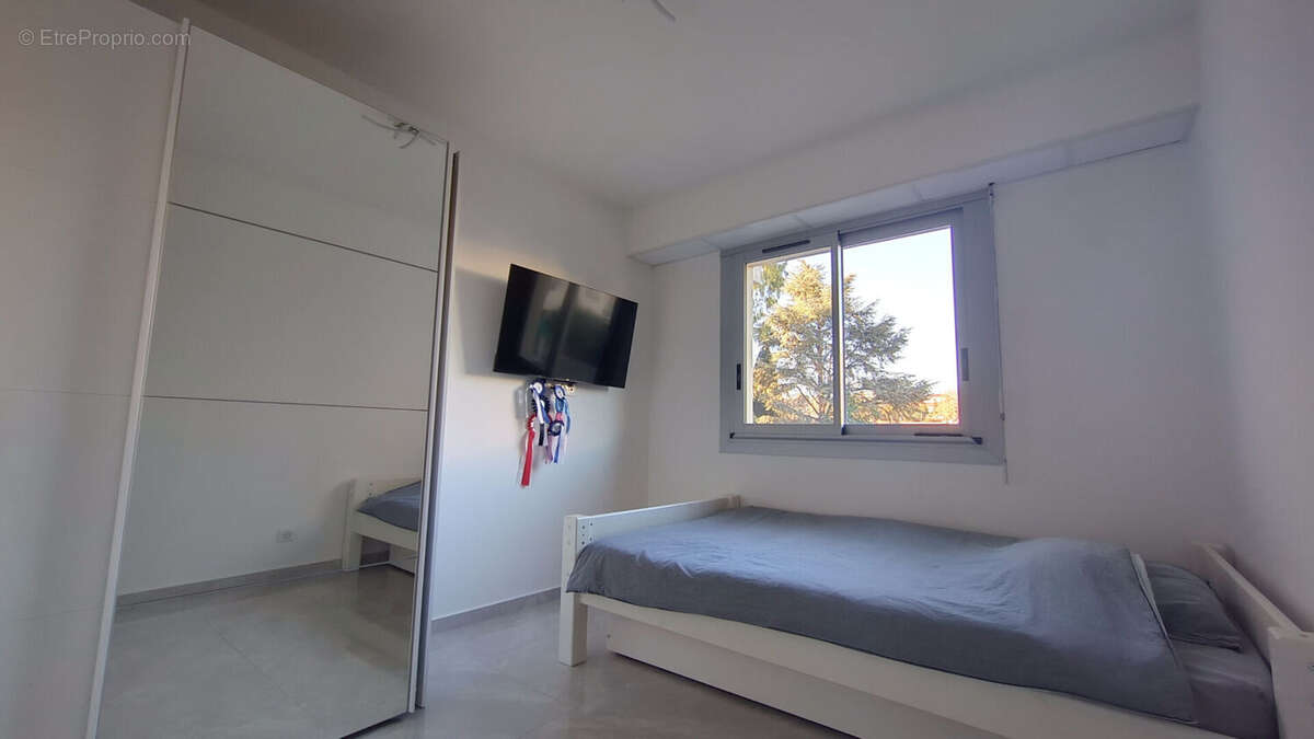 Appartement à SAINT-LAURENT-DU-VAR