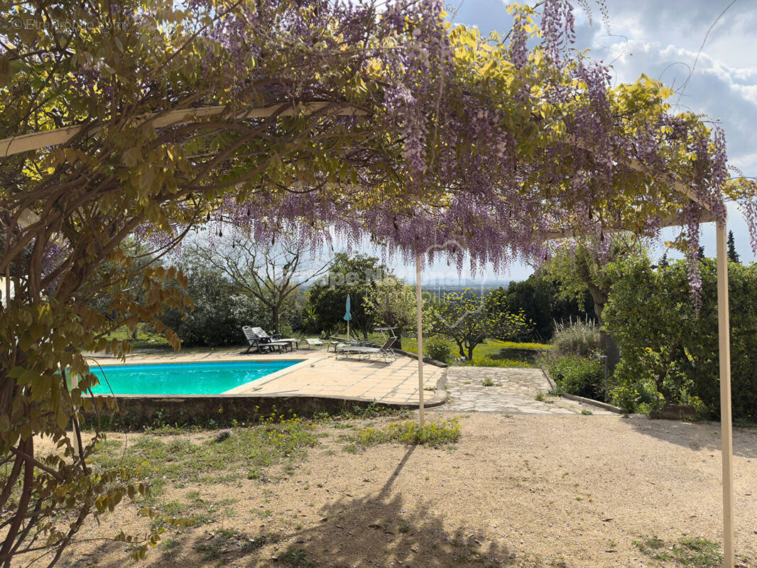 Maison à CHATEAUNEUF-DE-GADAGNE