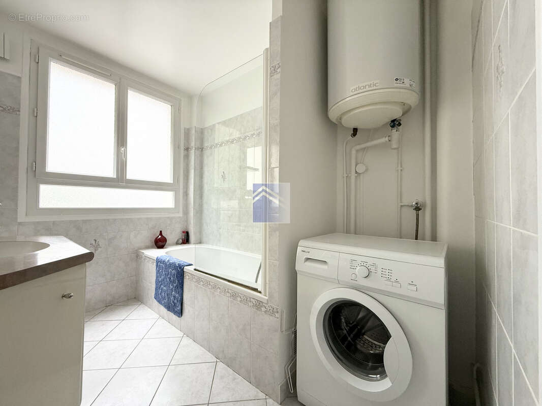 Appartement à COURBEVOIE