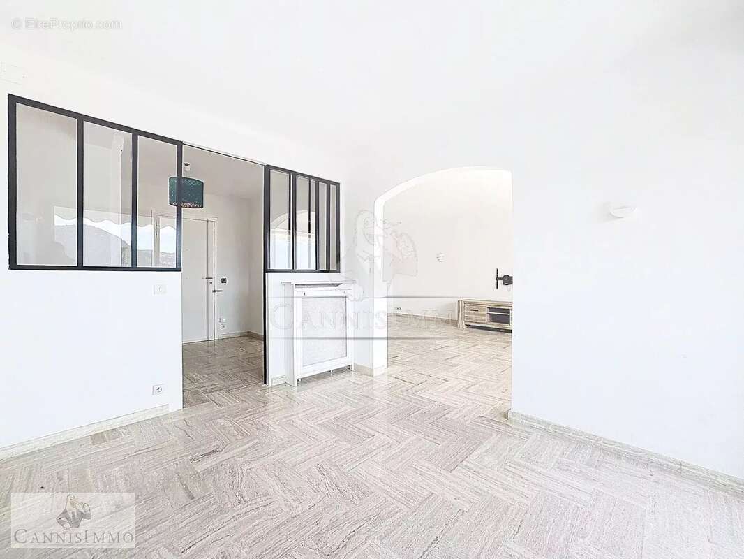 Appartement à MANDELIEU-LA-NAPOULE