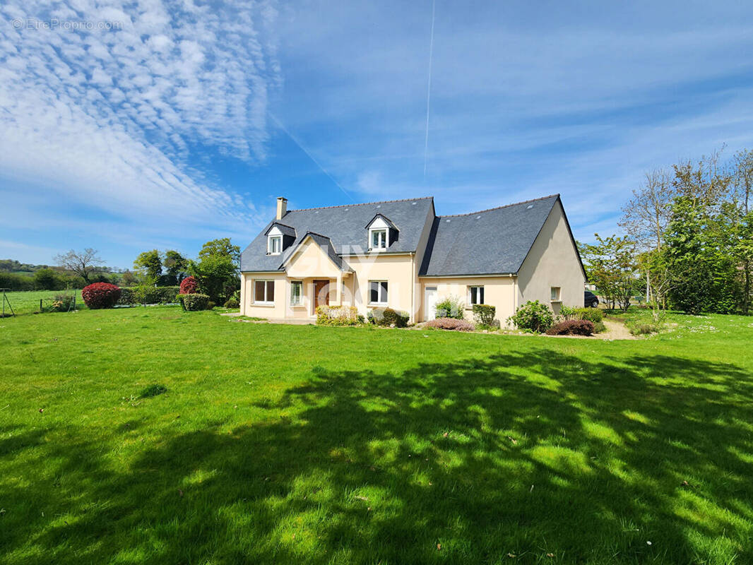 Maison à SAINT-SEVER-CALVADOS