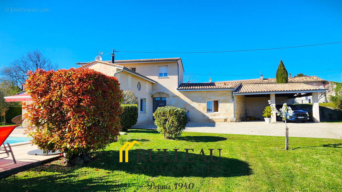 Maison à AUBIE-ET-ESPESSAS