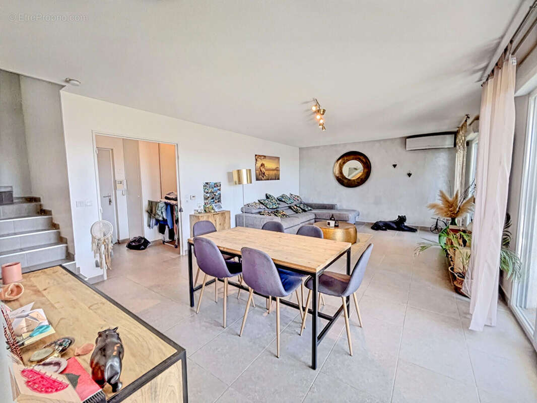Appartement à SAINT-LAURENT-DU-VAR