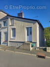 Maison à MONTSURS