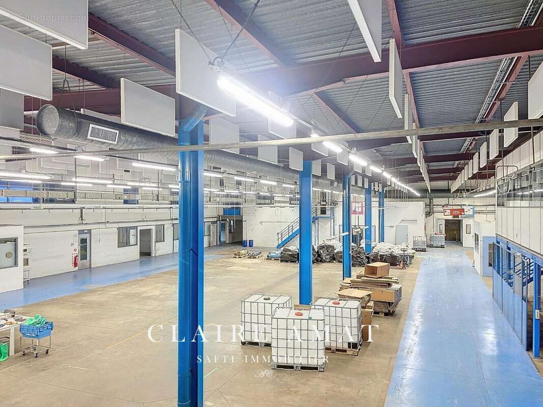 Photo 3 - Commerce à LES CLAYES-SOUS-BOIS