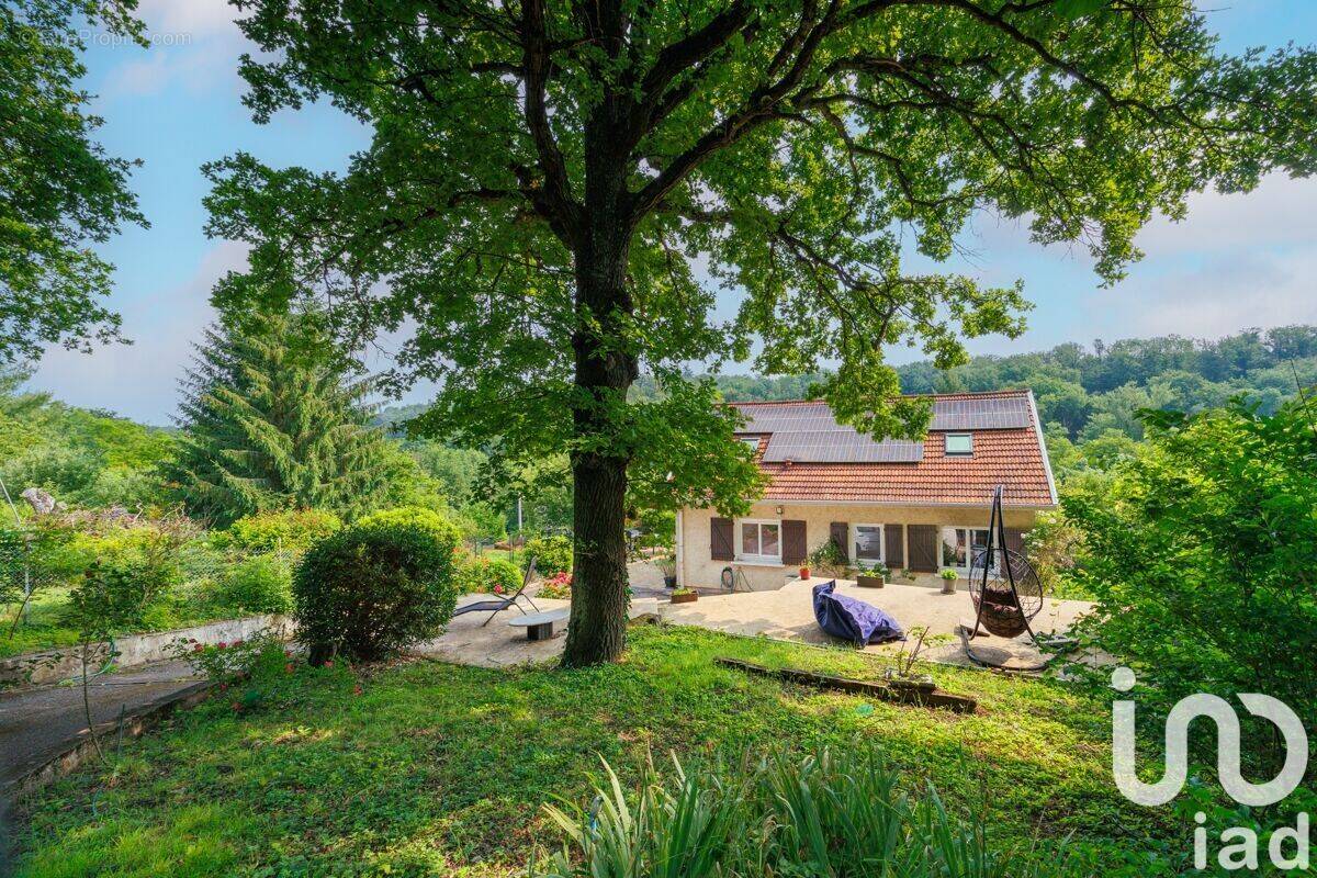 Photo 1 - Maison à SAINT-GENIS-LES-OLLIERES