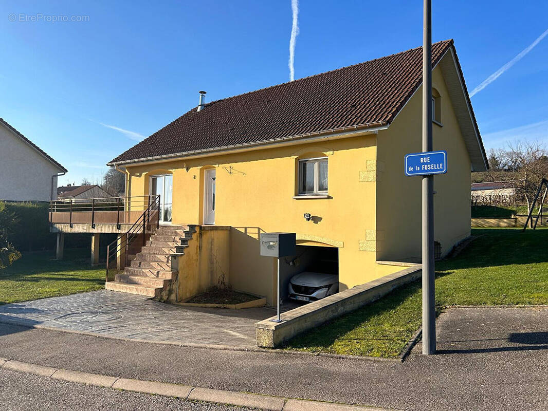 Maison à DOMPAIRE