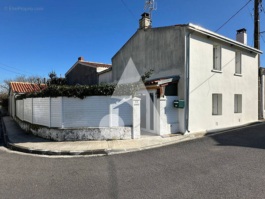 Maison à MARENNES