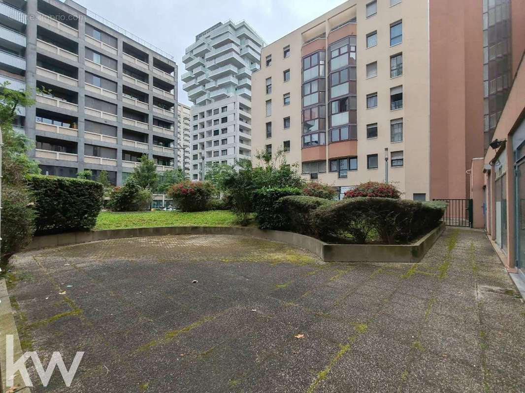 Commerce à LYON-3E