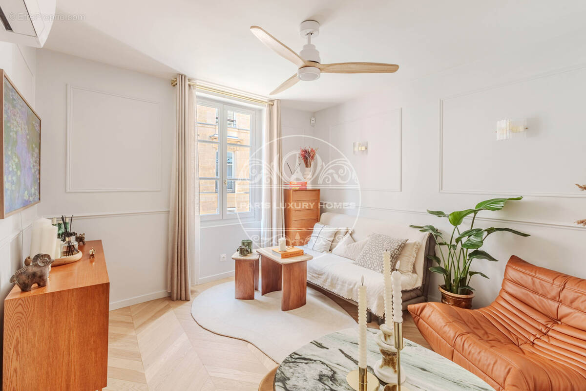 Appartement à PARIS-1E