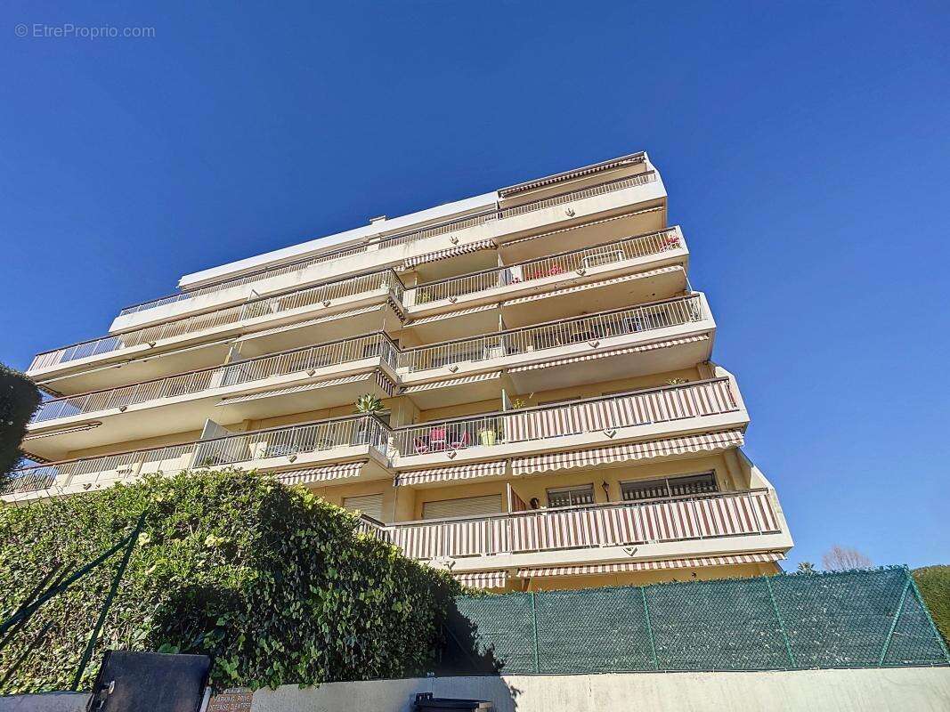 Appartement à SAINT-LAURENT-DU-VAR