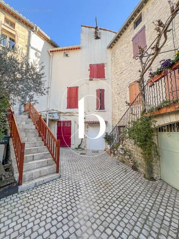 Maison à BARJAC