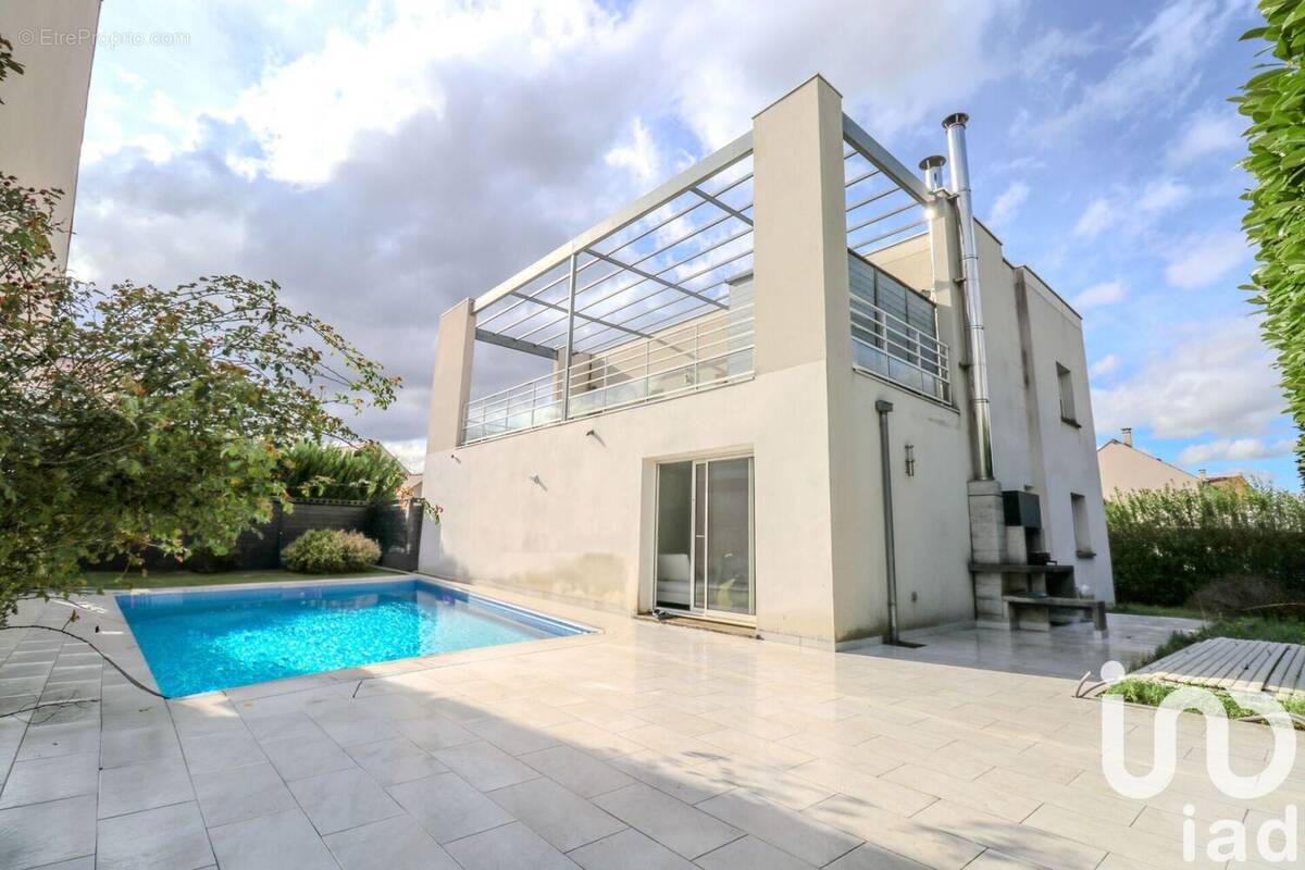 Photo 1 - Maison à BUSSY-SAINT-GEORGES