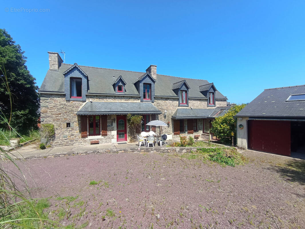Maison à PLOUEZEC