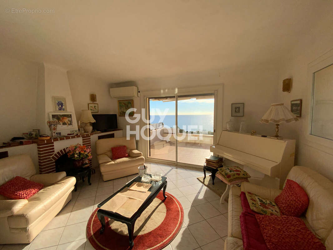 Maison à ROQUEBRUNE-SUR-ARGENS