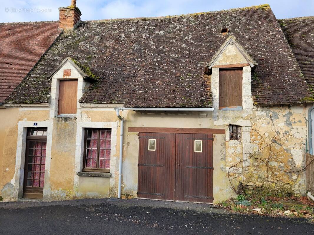 Parking à MOUTIERS-AU-PERCHE