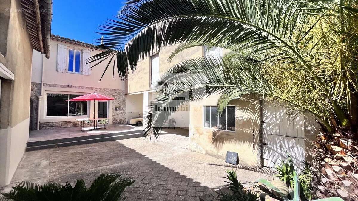 Maison à LAUDUN-L&#039;ARDOISE