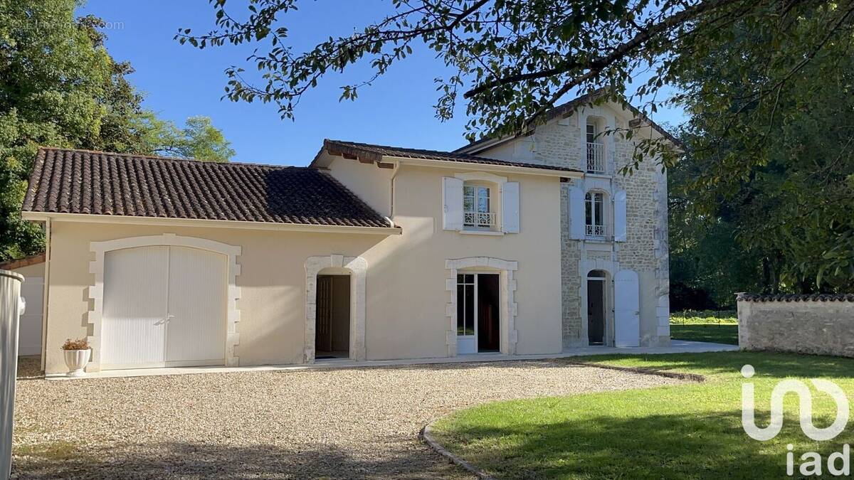 Photo 1 - Maison à CHAMPNIERS