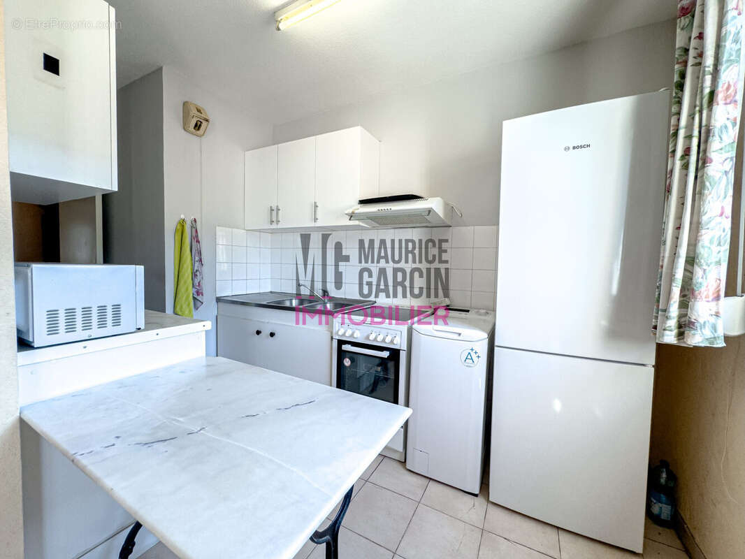 Appartement T3, dernier étage 84300 Cavaillon  - Appartement à CAVAILLON