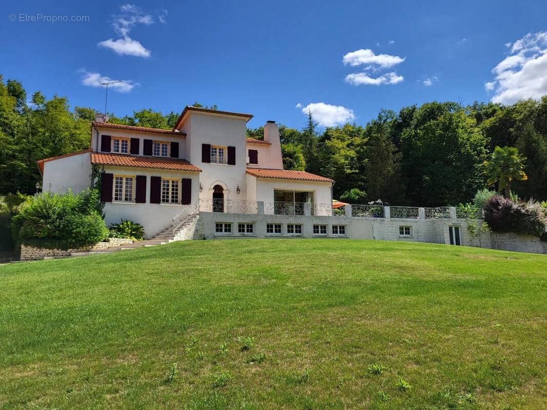 Photo 1 - Maison à VOUILLE