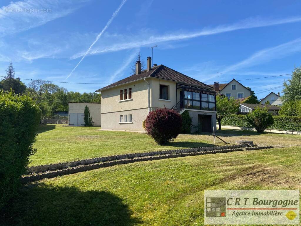 Maison à TOUCY