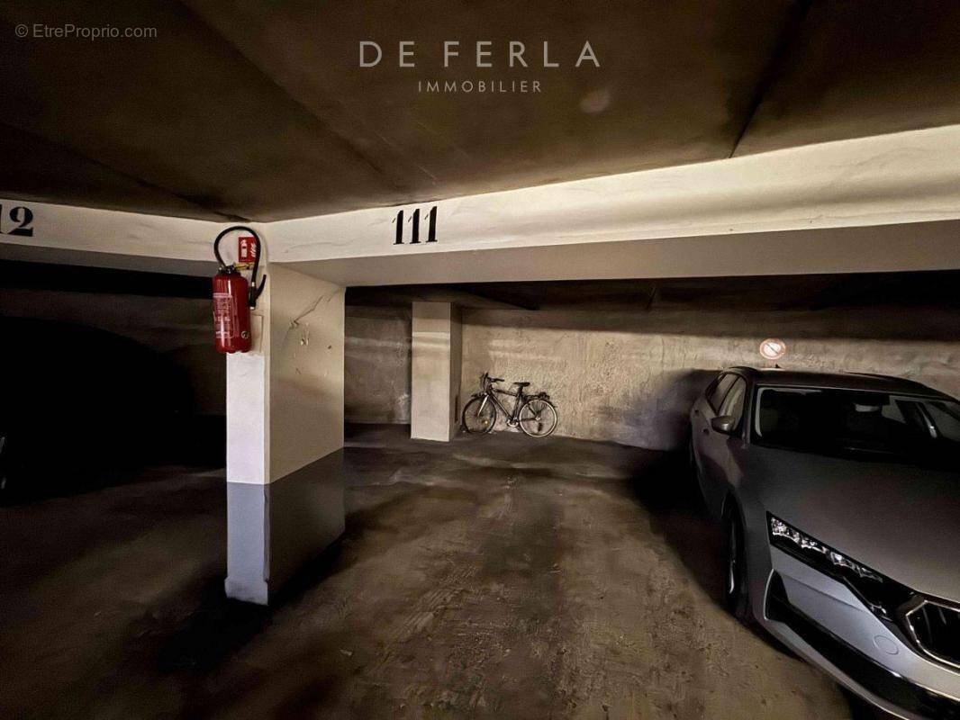 Parking à PARIS-15E
